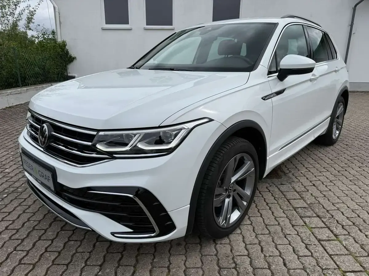 Gebraucht VW Tiguan R-line 150 PS (110 kW) 2024 Pure white SUV