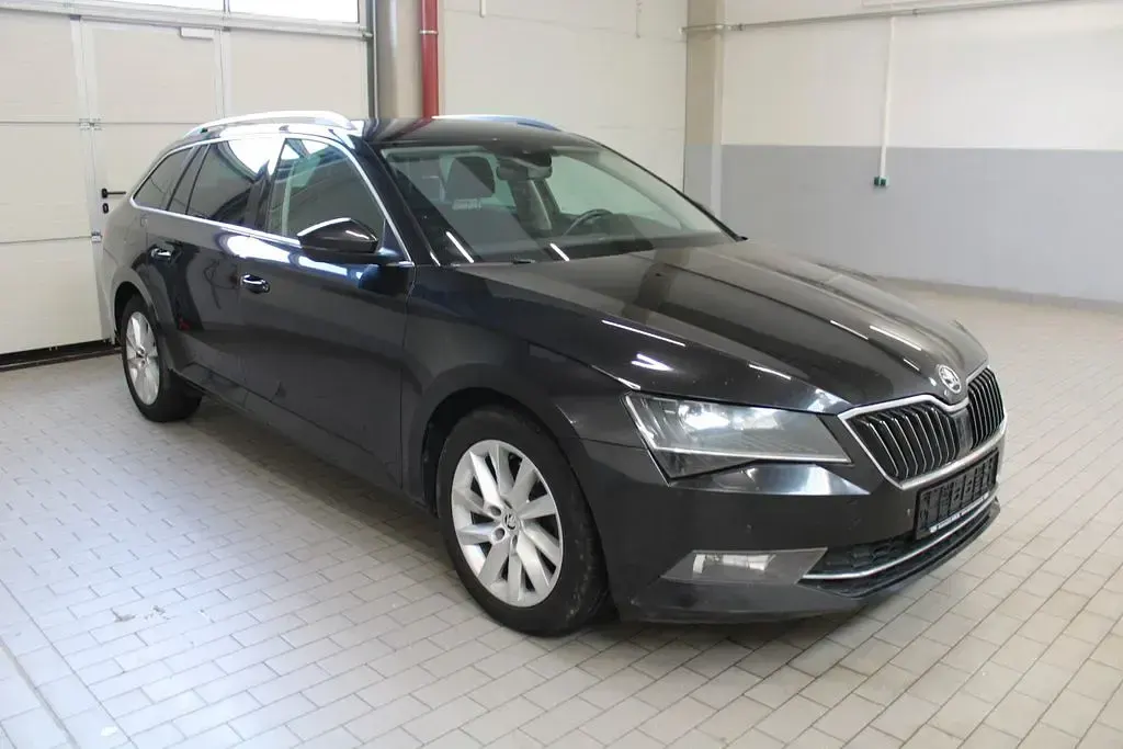 Gebraucht Skoda Superb Style 150 PS (110 kW) 2017 Schwarz Kombi