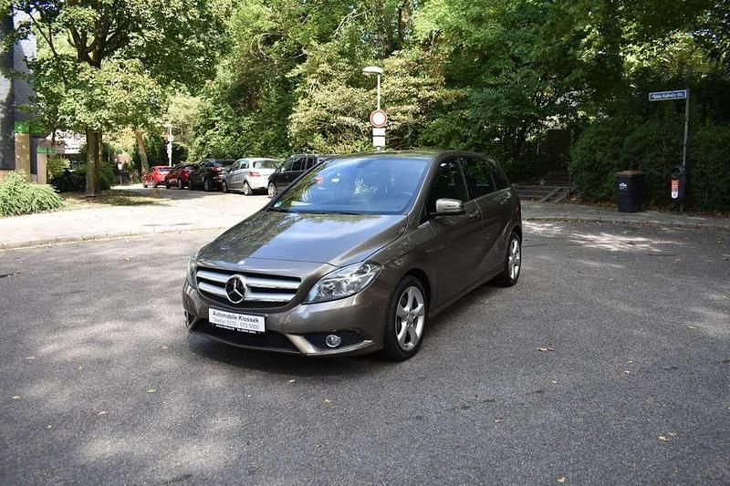 Gebraucht Mercedes B200 156 PS (114 kW) 2012 Monolithgrau Van / Kleinbus