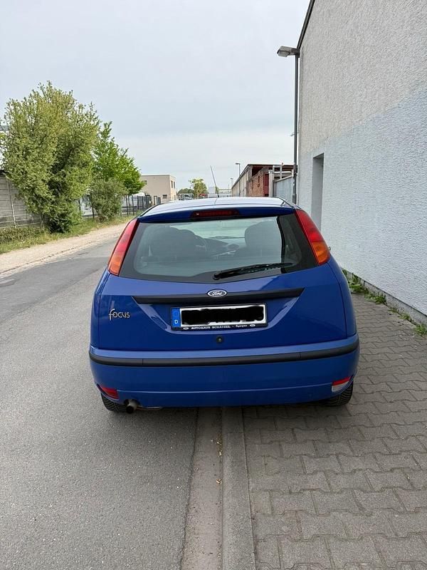Usata Ford Focus 100 CV (73 kW) 2002 Blu Berlina