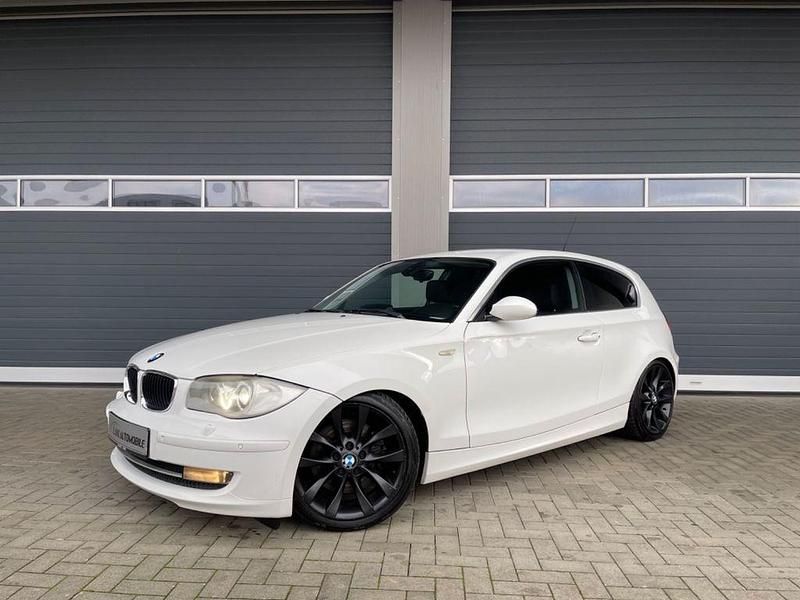 Weiß Gebraucht 2009 BMW 123 Performance Kleinwagen | 4.000 € (Fairer Preis) - Bild 1/4