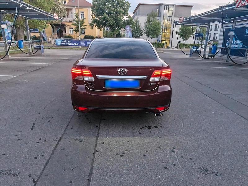 Gebraucht Toyota Avensis 147 PS (108 kW) 2012 Andere farben Limousine