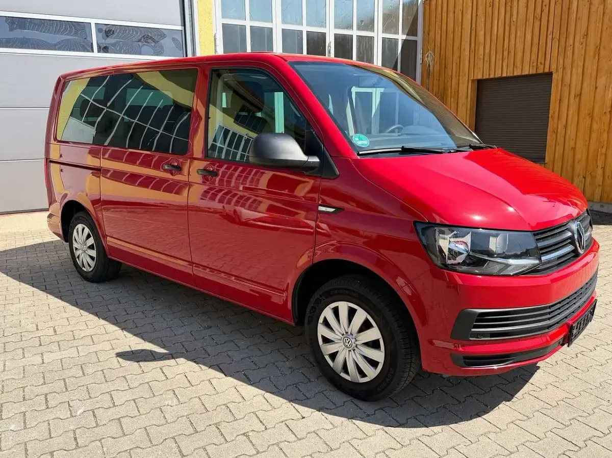 Gebraucht VW Multivan 150 PS (110 kW) 2018 Kirschrot Van / Kleinbus