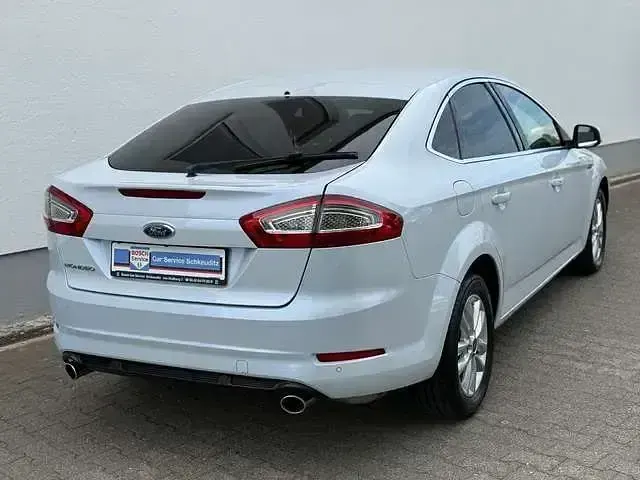 Gebraucht Ford Mondeo Titanium 203 PS (149 kW) 2013 Electricweiß metallic Limousine