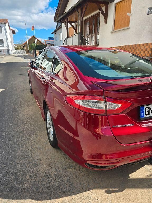 Gebraucht Ford Mondeo Titanium 160 PS (117 kW) 2016 Rot Limousine