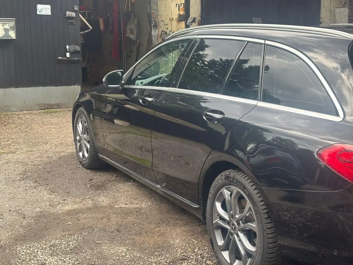 Gebraucht Mercedes C180 156 PS (114 kW) 2017 Schwarz Kombi