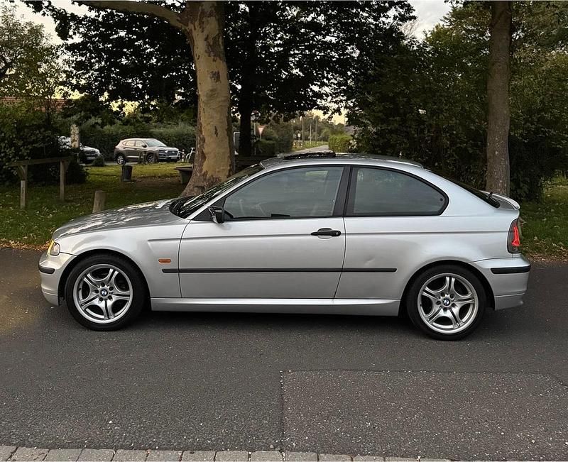 Silber Gebraucht 2004 BMW 318 Sport Line Coupé | 950 € (Superpreis) - Bild 1/4