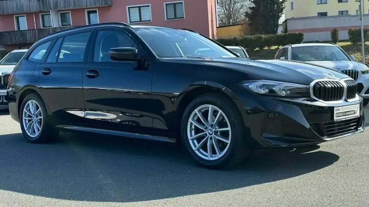 Gebraucht BMW 318 156 PS (114 kW) 2023 Schwarz Kombi