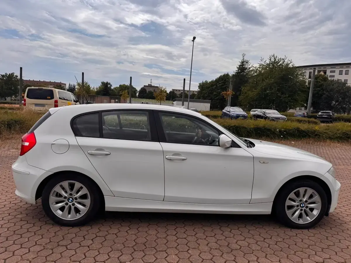 Gebraucht BMW 118 143 PS (105 kW) 2011 Weiß Kleinwagen