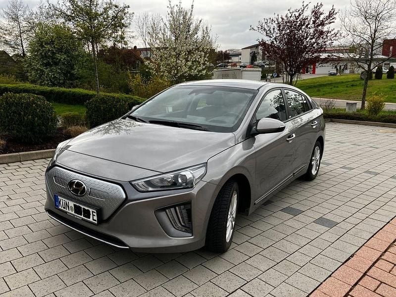 Grau Gebraucht 2022 Hyundai Ioniq Trend Kleinwagen | 14.490 € (Fairer Preis) - Bild 1/4
