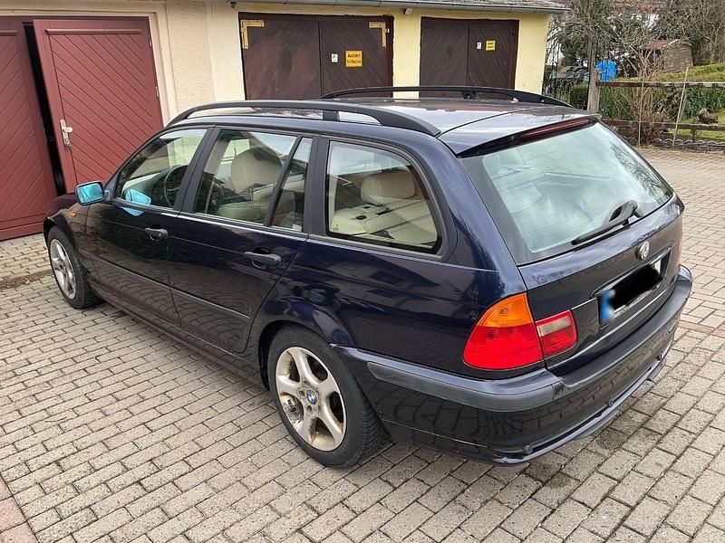 Gebraucht BMW 320 150 PS (110 kW) 2002 Blau Kombi
