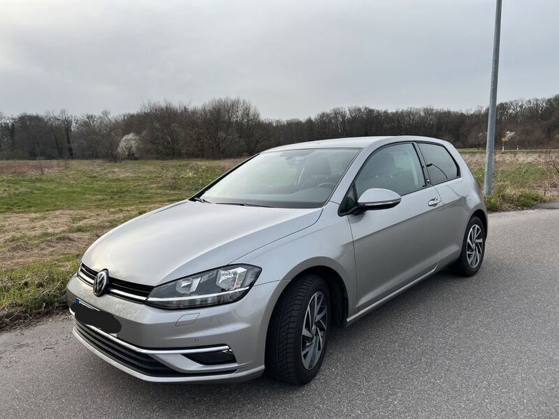 Grau Gebraucht 2018 VW Golf VII Sound Limousine | 11.500 € (Guter Preis) - Bild 1/4
