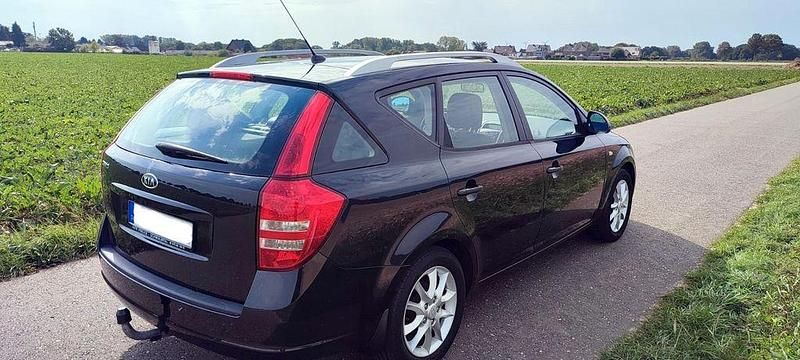 Schwarz Gebraucht 2009 Kia Ceed Spirit Kombi | 3.350 € (Fairer Preis) - Bild 1/4