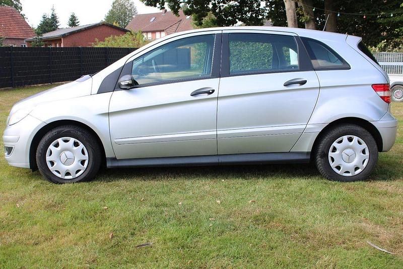 Silber Gebraucht 2005 Mercedes B170 Van / Kleinbus | 2.000 € (Teuer) - Bild 1/4