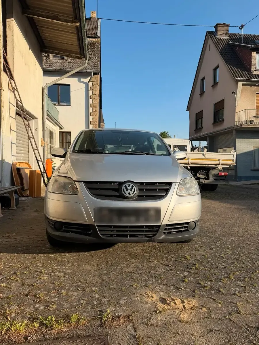 Gebraucht VW Fox Basis 54 PS (39 kW) 2009 Grau Kleinwagen