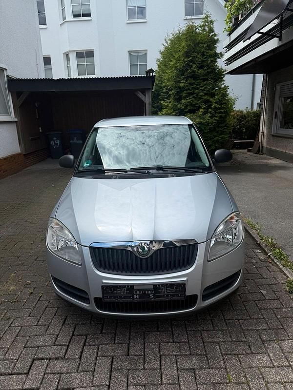 Silber Gebraucht 2010 Skoda Fabia Kleinwagen | 3.299 € (Guter Preis) - Bild 1/4