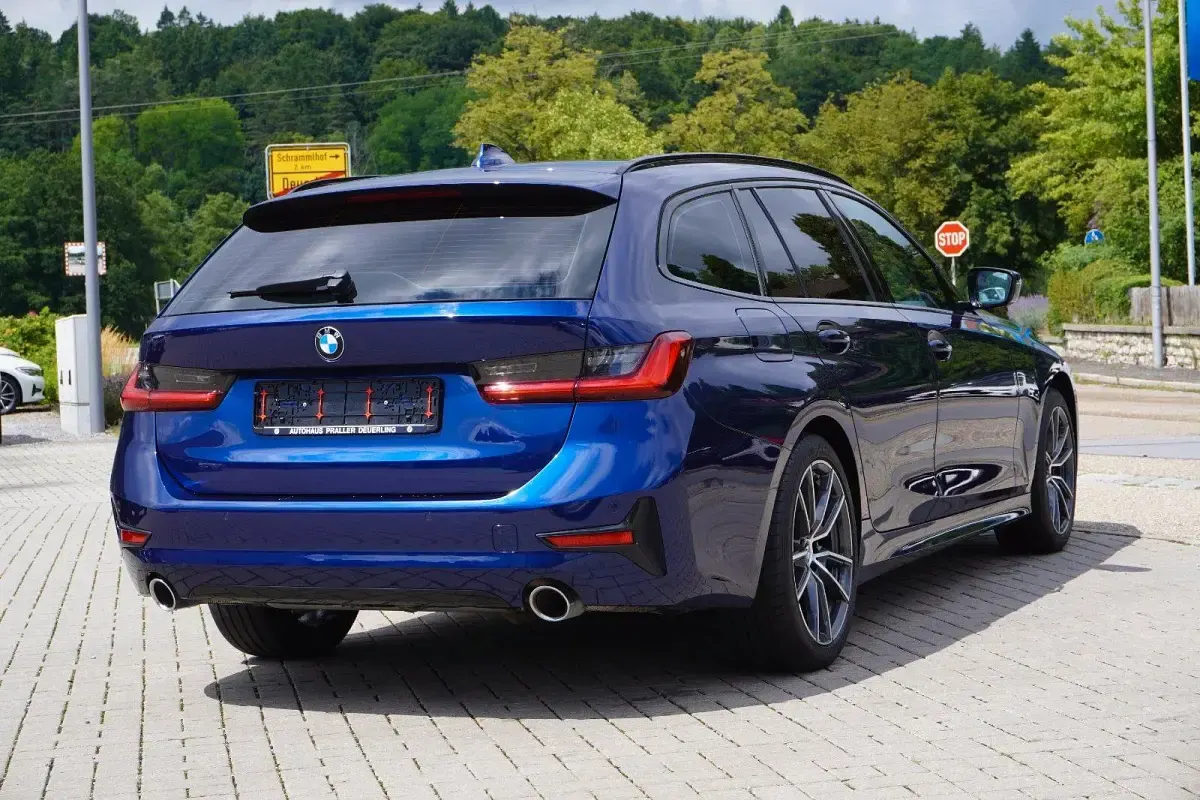 Gebraucht BMW 330 Performance 265 PS (194 kW) 2019 Blau Kombi