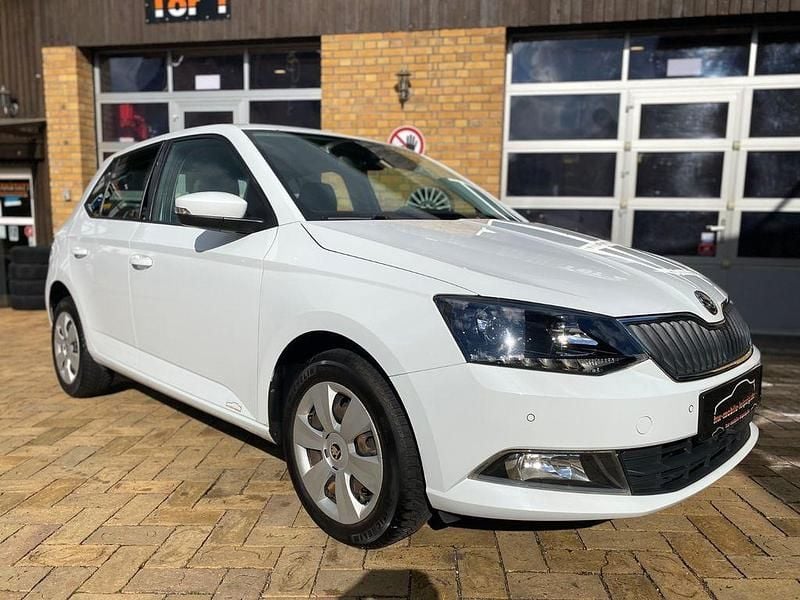 Weiß Gebraucht 2018 Skoda Fabia Ambition Limousine | 10.990 € (Fairer Preis) - Bild 1/4