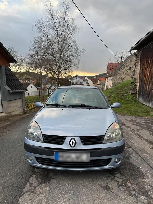 Gebraucht Renault Clio II 82 PS (60 kW) 2004 Silber Kleinwagen