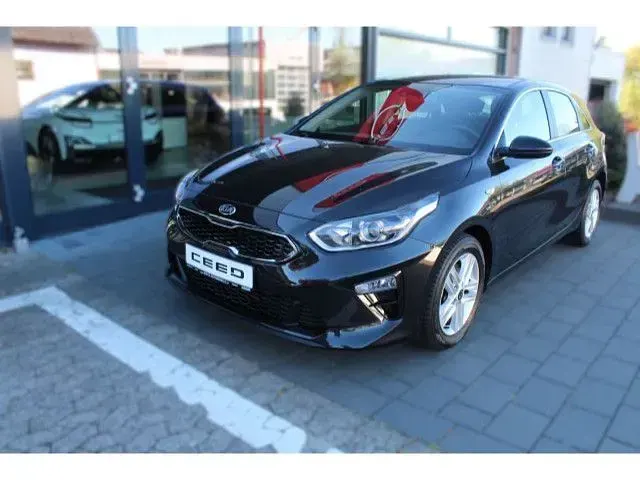 Gebraucht Kia Ceed Comfort 136 PS (100 kW) 2021 Schwarz Kleinwagen