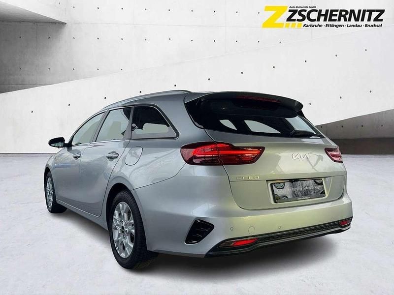 Gebraucht Kia Ceed Sportswagon Vision 140 PS (102 kW) 2025 (kcs) sparklingsilber met. Kombi
