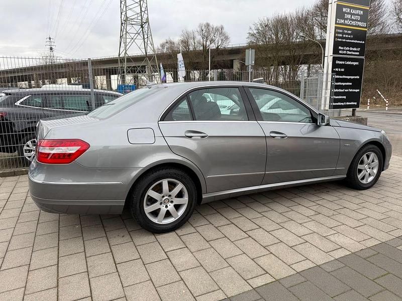 Gebraucht Mercedes E200 Elegance 184 PS (135 kW) 2012 Grau Limousine