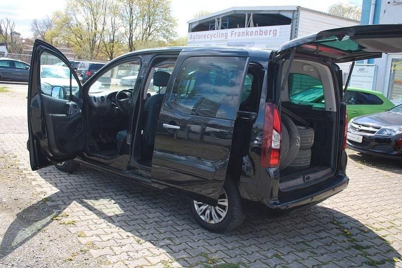 Second-hand Citroën Berlingo SELECTION 99 CP (72 kW) 2017 Negru Monovolum