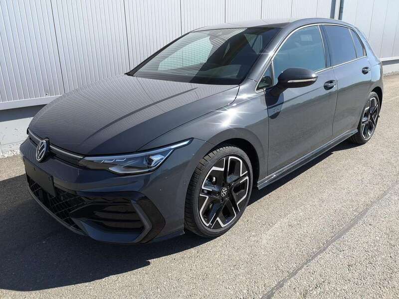 Delfingrau metallic Neu 2025 VW Golf VIII R-line Limousine | 35.490 € (Fairer Preis) - Bild 1/4