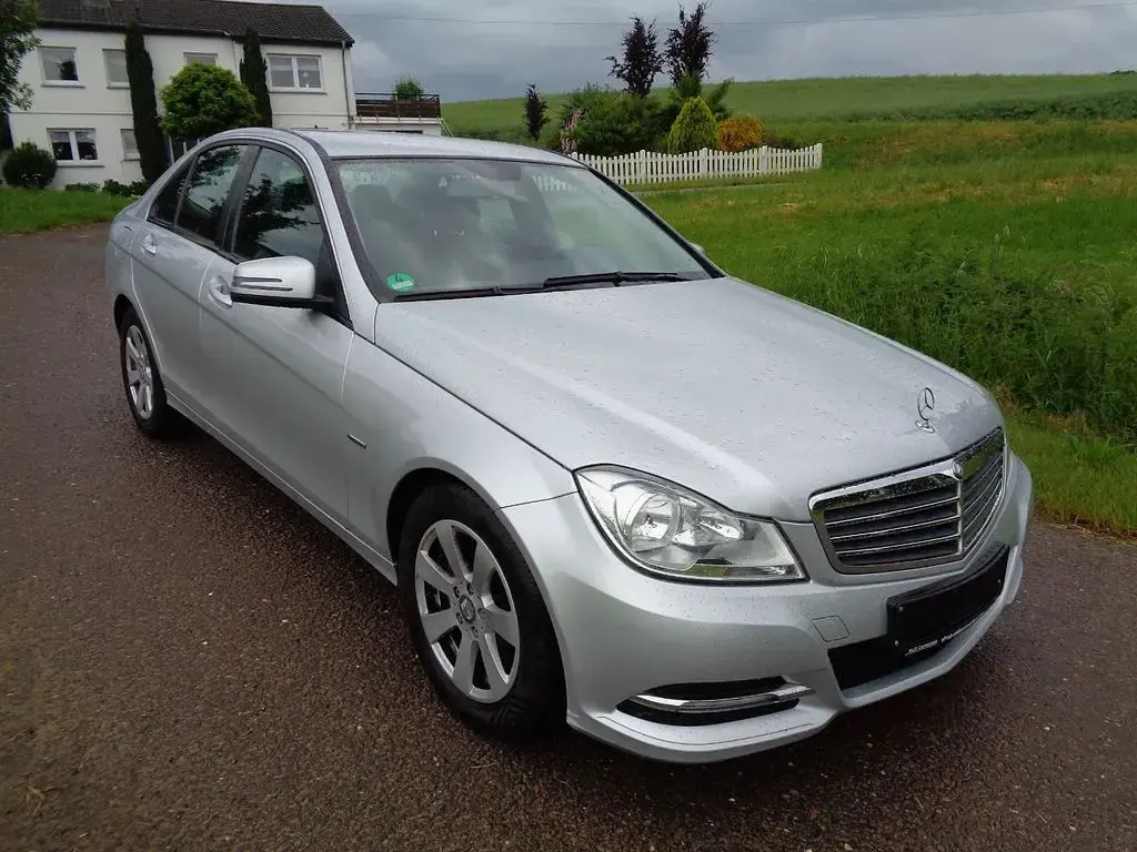 Gebraucht Mercedes C180 156 PS (114 kW) 2012 Silber Limousine