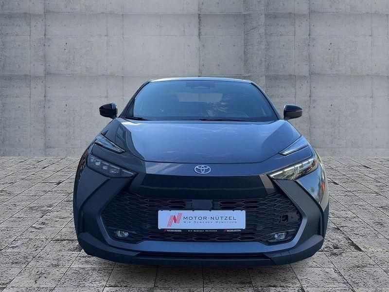 Neu Toyota C-HR Team 223 PS (164 kW) 2025 Super white 2 (040)/ black (20 SUV