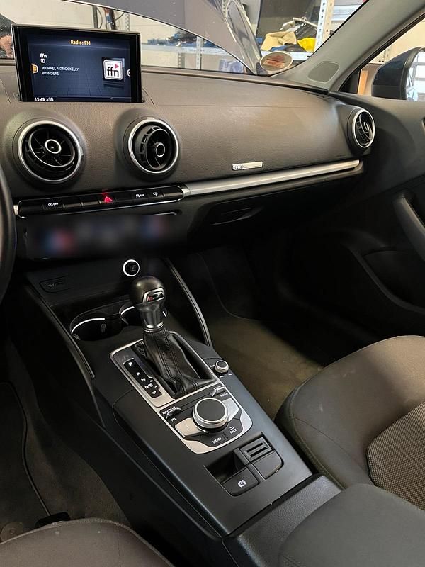 Gebraucht Audi A3 Comfort 116 PS (85 kW) 2017 Blau Kleinwagen