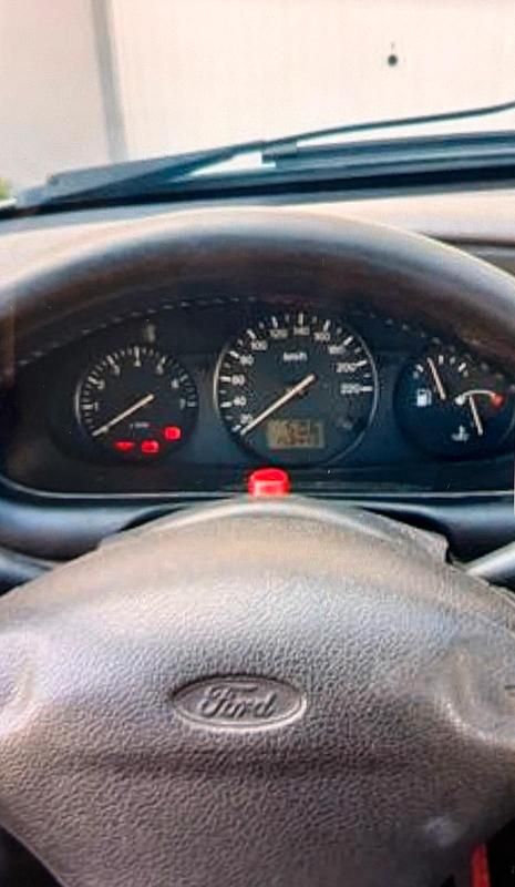 Gebraucht Ford Fiesta 60 PS (44 kW) 1999 Silber Kleinwagen