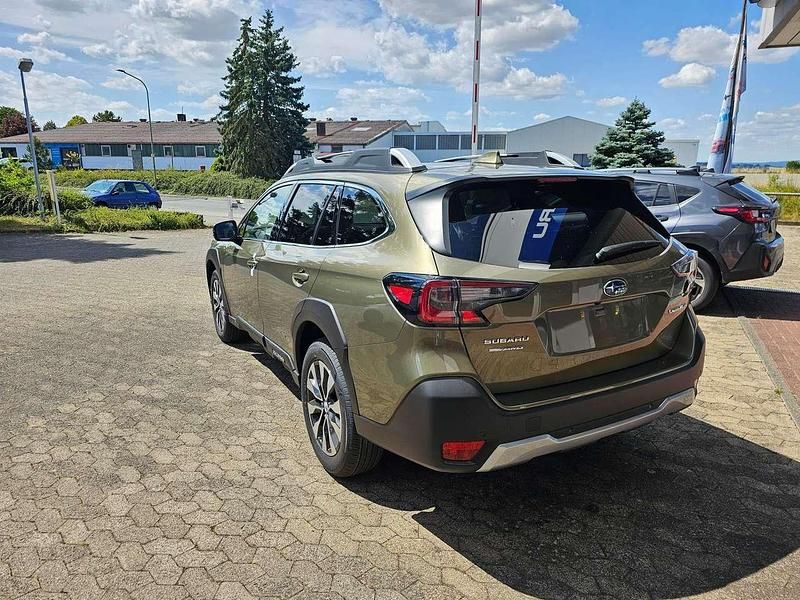 Neu Subaru Outback Platinum 169 PS (124 kW) 2025 Autumn green metallic SUV