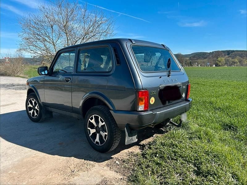 Second-hand Lada niva 2022 Negru SUV
