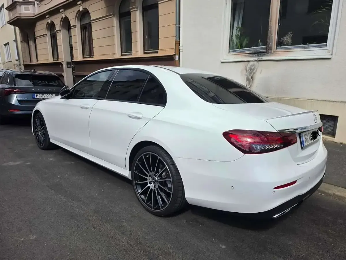 Gebraucht Mercedes E220 AMG line 200 PS (147 kW) 2022 Limousine