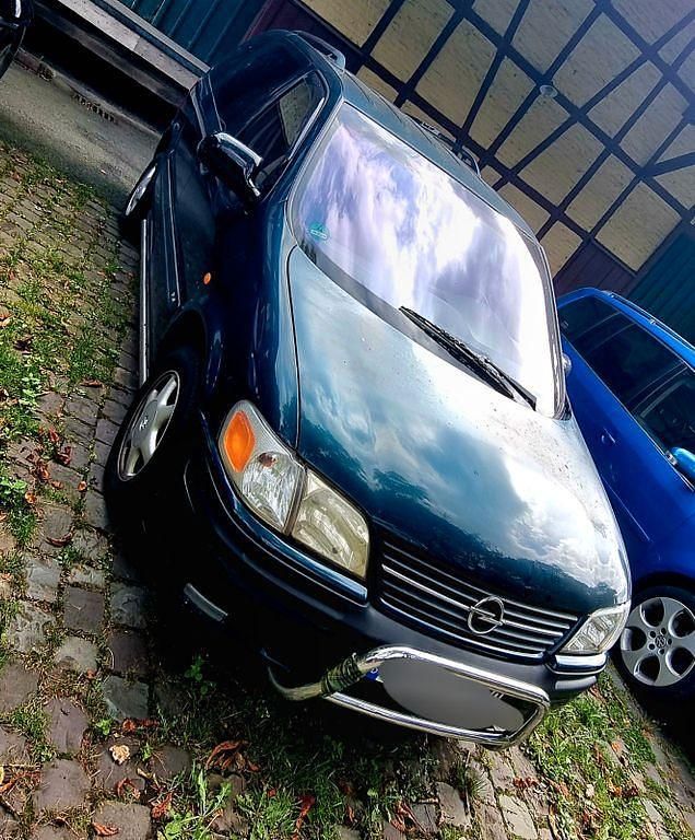 Grün Gebraucht 1997 Opel Sintra Van / Kleinbus | 1.299 € - Bild 1/4