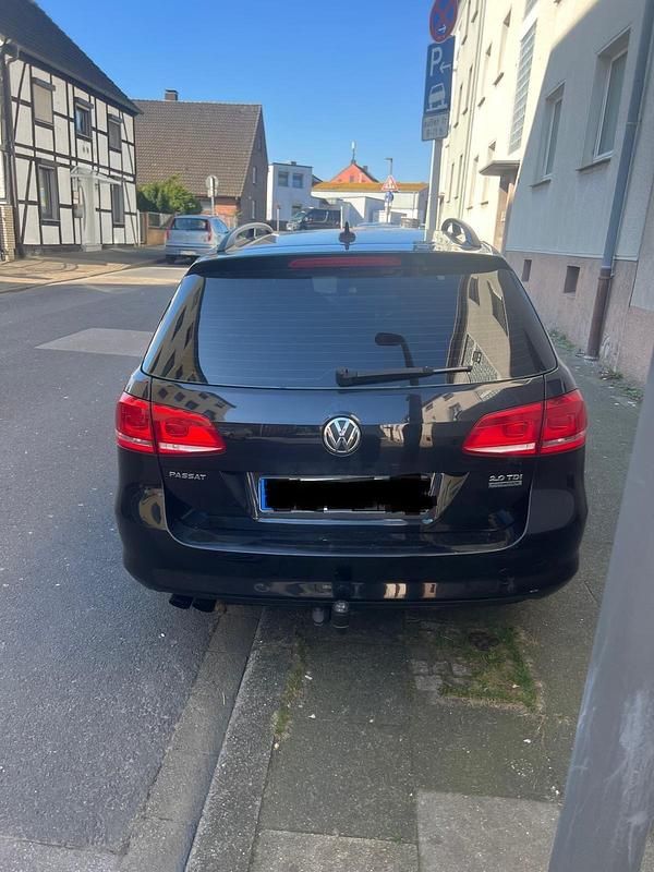 Gebraucht VW Passat 140 PS (102 kW) 2011 Schwarz Kombi