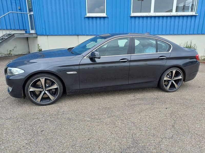 Gebraucht BMW 550 408 PS (300 kW) 2010 Grau Limousine