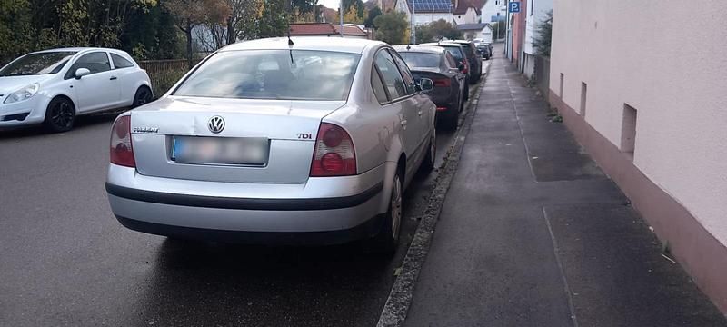 Silber Gebraucht 2002 VW Passat Limousine | 1.100 € (Guter Preis) - Bild 1/4