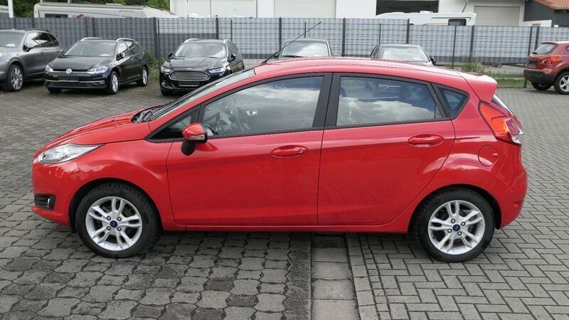 Gebraucht Ford Fiesta Celebration 80 PS (58 kW) 2016 Rot Kleinwagen