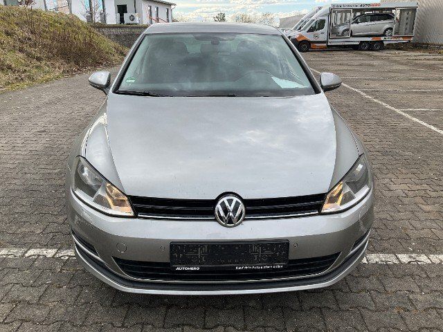 Grau metallic Gebraucht 2015 VW Golf VII Trendline Limousine | 8.800 € (Superpreis) - Bild 1/4