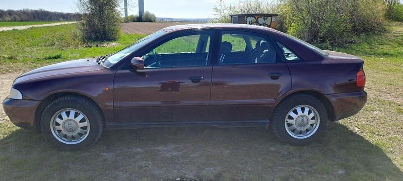 Second-hand Audi A4 101 CP (74 kW) 1995 Berlinǎ