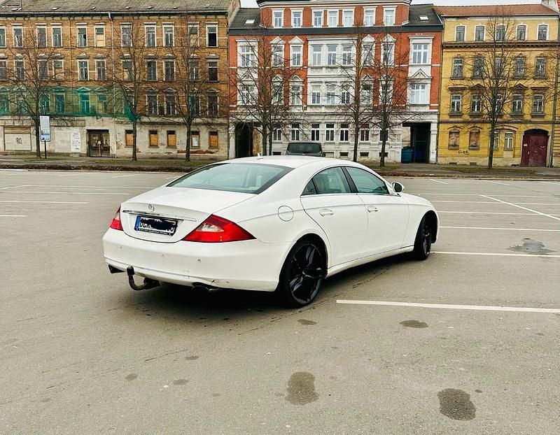 Gebraucht Mercedes CLS320 224 PS (164 kW) 2009 Weiß Coupé