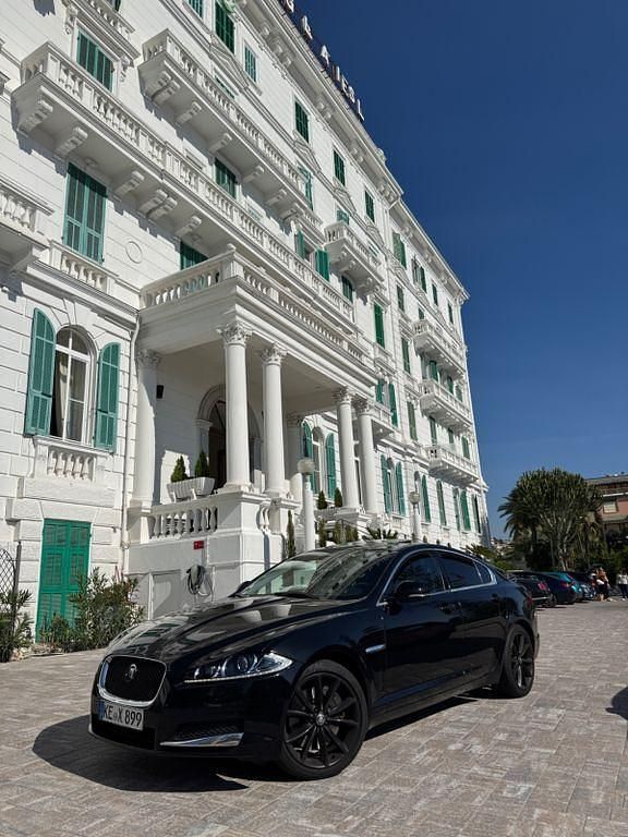 Schwarz Gebraucht 2013 Jaguar XF S Limousine | 8.300 € (Fairer Preis) - Bild 1/4