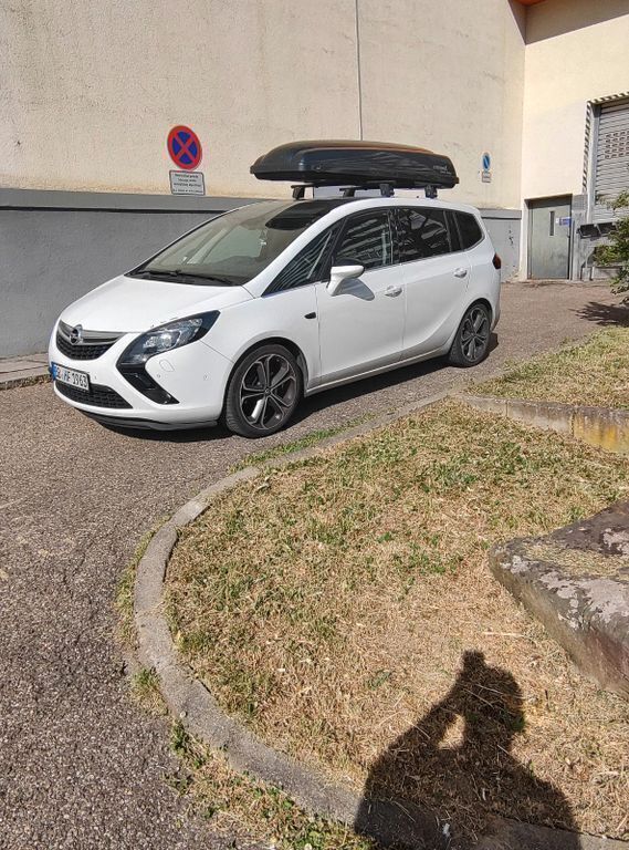 Weiß Gebraucht 2014 Opel Zafira Tourer Van / Kleinbus | 8.700 € (Fairer Preis) - Bild 1/4