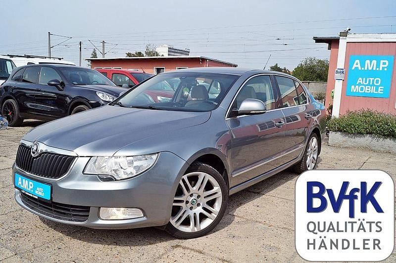 Grau Gebraucht 2009 Skoda Superb Limousine | 7.499 € (Fairer Preis) - Bild 1/4