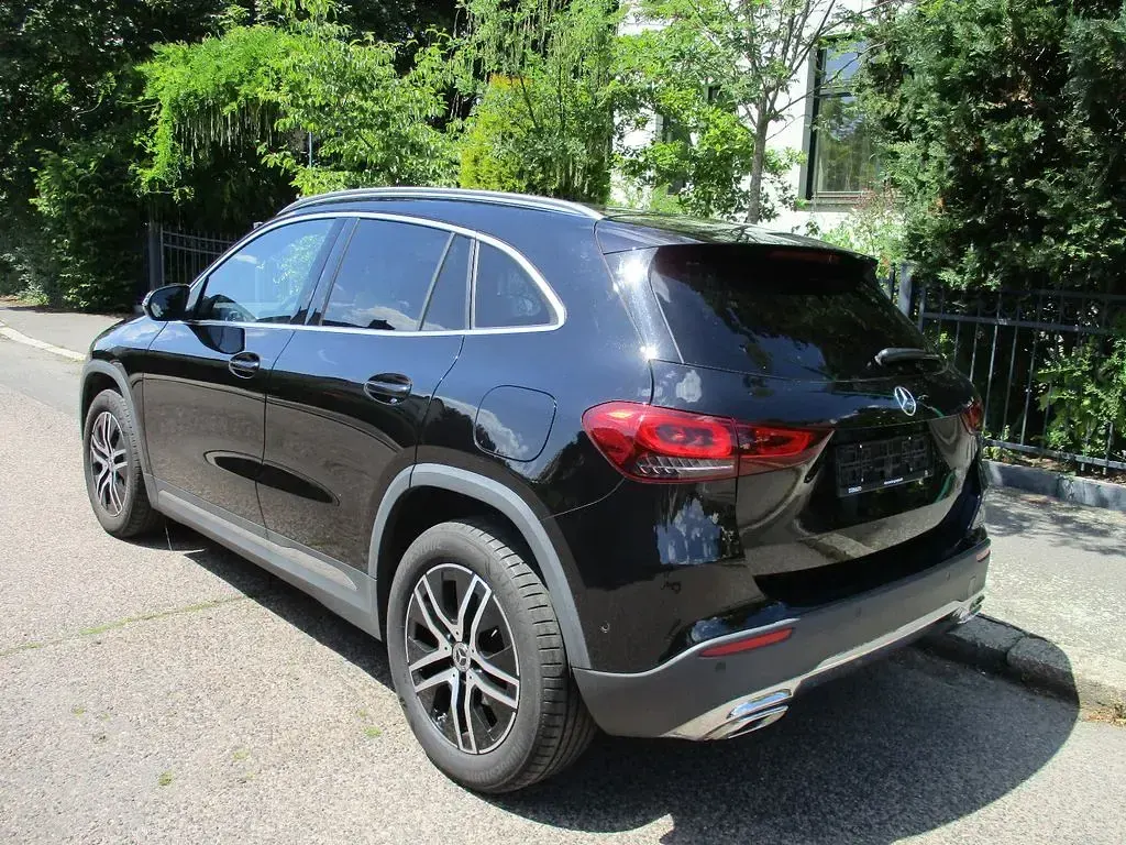 Gebraucht Mercedes GLA200 Progressive 150 PS (110 kW) 2022 Schwarz SUV