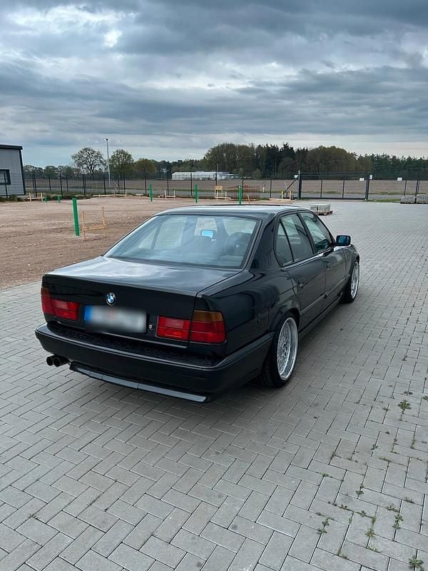 Gebraucht BMW 525 192 PS (141 kW) 1992 Schwarz Limousine