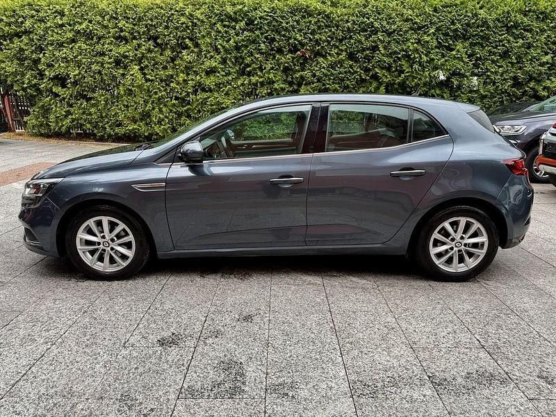Grau Gebraucht 2016 Renault Mégane III Intens Limousine | 7.980 € (Guter Preis) - Bild 1/4
