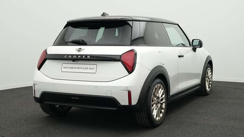 Gebraucht Mini Cooper Favoured 156 PS (114 kW) 2024 Weiß Kleinwagen
